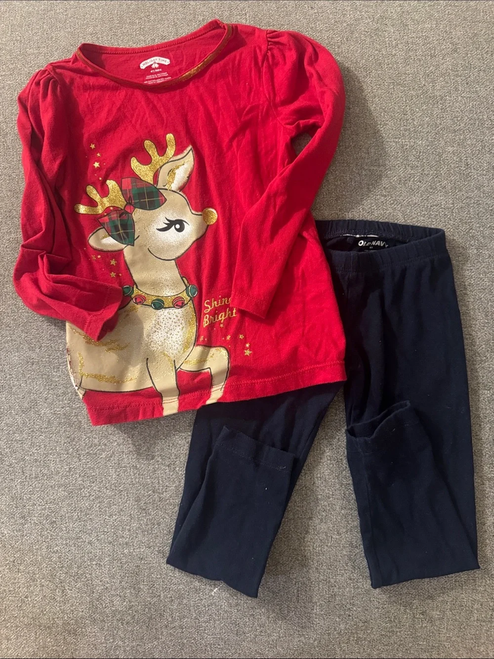 5/$15- Girl’s outfit size 4t